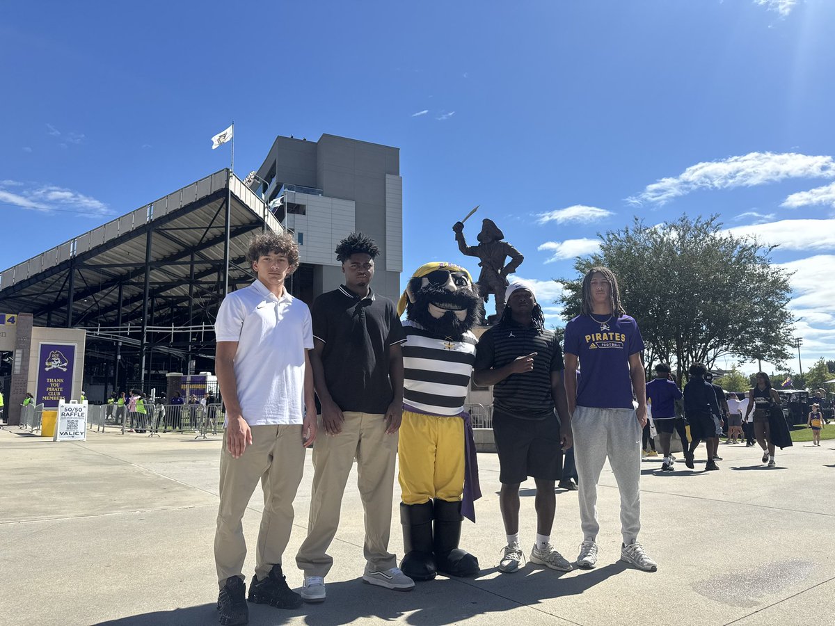 Thezekedtm's tweet photo. Blessed to attend ECU Football’s game-day visit vs. NC Central! 🏴‍☠️ Huge thanks to @ECUPiratesFB and the entire coaching staff for the hospitality and opportunity!

Ezekiel P. | Oak Grove HS | Class of 2027 | 6’4” DE

#ECUFootball #EastCarolinaFootball #Pirates #2027Recruit https://t.co/bHrsYTUne8