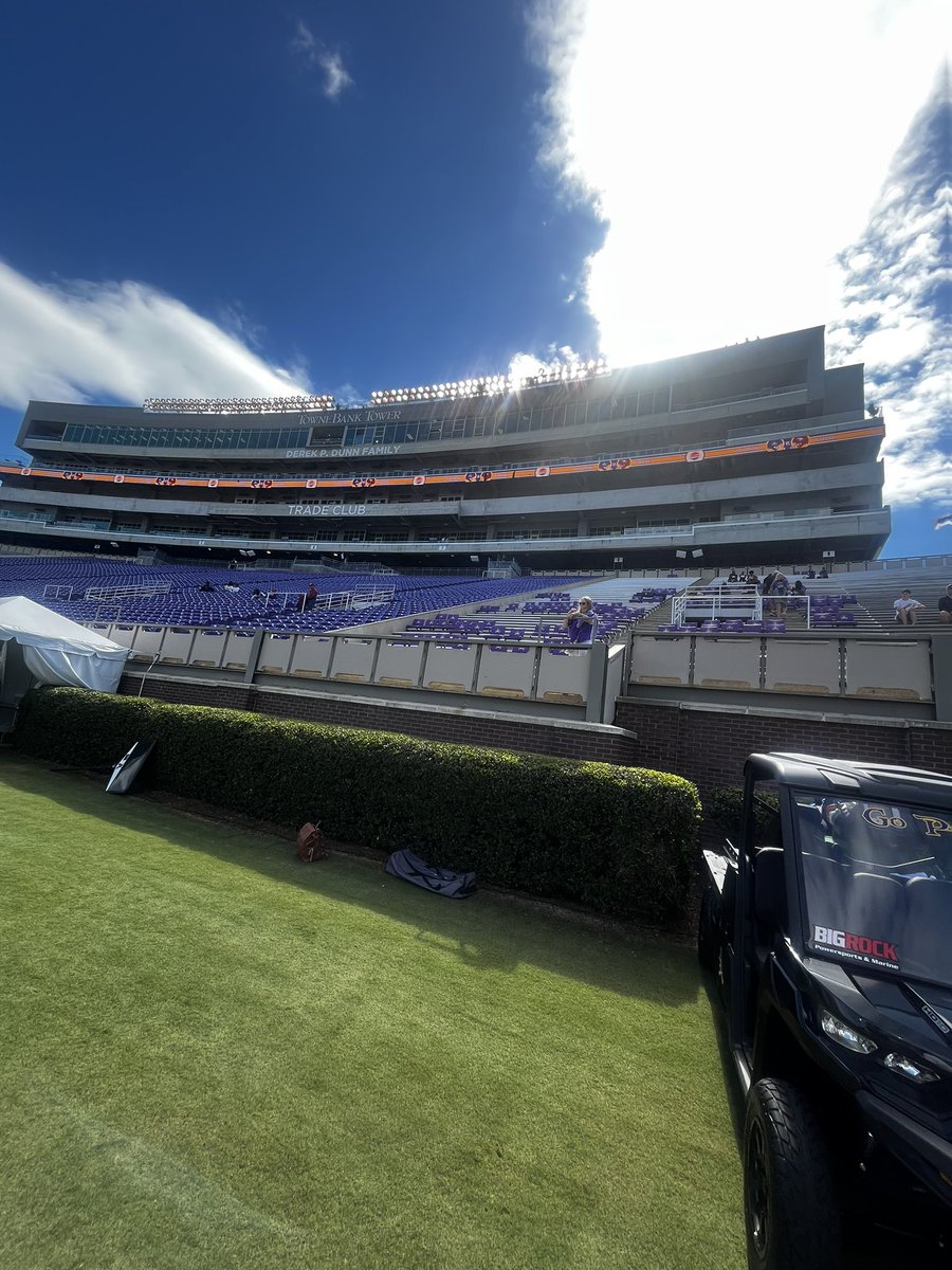 Thezekedtm's tweet photo. Blessed to attend ECU Football’s game-day visit vs. NC Central! 🏴‍☠️ Huge thanks to @ECUPiratesFB and the entire coaching staff for the hospitality and opportunity!

Ezekiel P. | Oak Grove HS | Class of 2027 | 6’4” DE

#ECUFootball #EastCarolinaFootball #Pirates #2027Recruit https://t.co/pSq23zJWB7