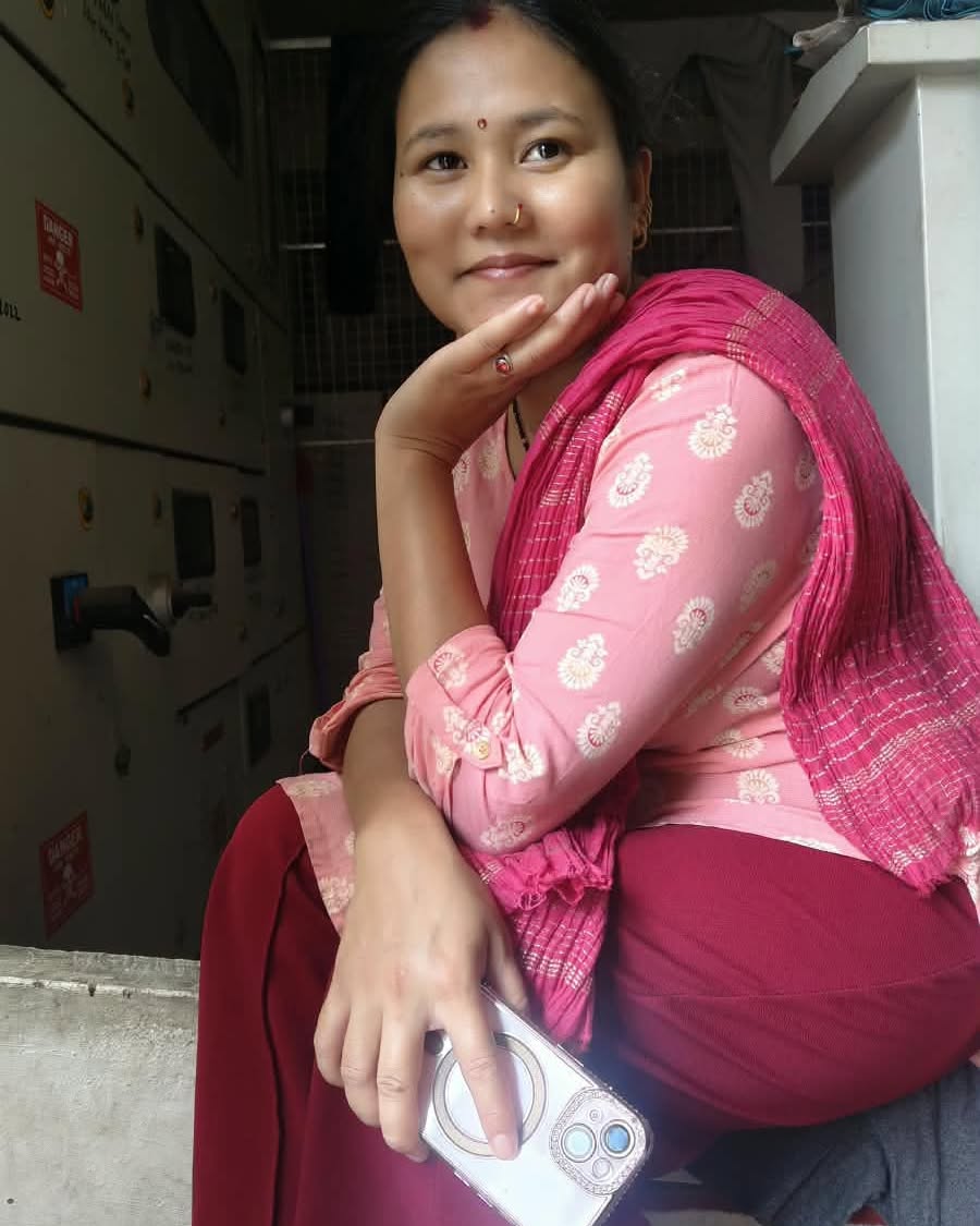 GoldaBranter's tweet photo. Your slender body and face with a gentle smile. https://t.co/35bTKd8vQU