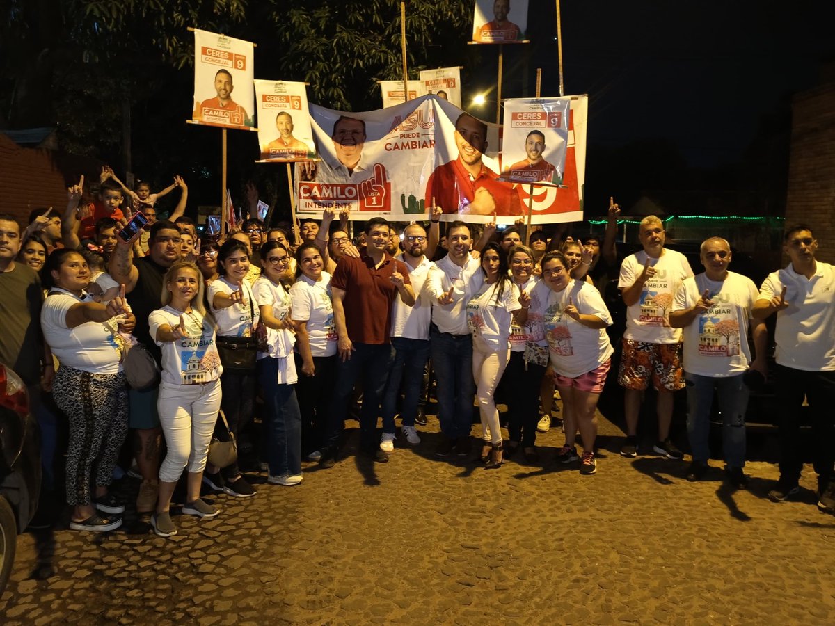 Aaron_una's tweet photo. Este gran equipo de la Seccional 43 estuvo presente en el gran acto zonal de la Lista 1, realizado en nuestro querido barrio San Pablo. 🇵🇾❤️💪🏻

Seguimos unidos, acompañando y fortaleciendo este gran equipo.

#Seccional43🚩
#CamiloIntendenteLista1
#CeresConcejalOpcion9 https://t.co/3m3xJOozlO