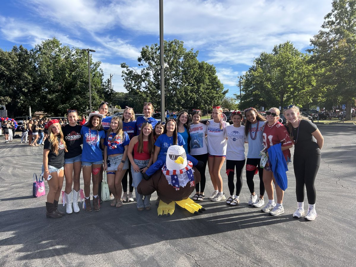 _Lady_Cougars_'s tweet photo. Thank you to senior Morgan Weaver for representing us at the homecoming parade!  So proud of you #14!  Parents and players… the float looked amazing! https://t.co/iAZGfIDFXb
