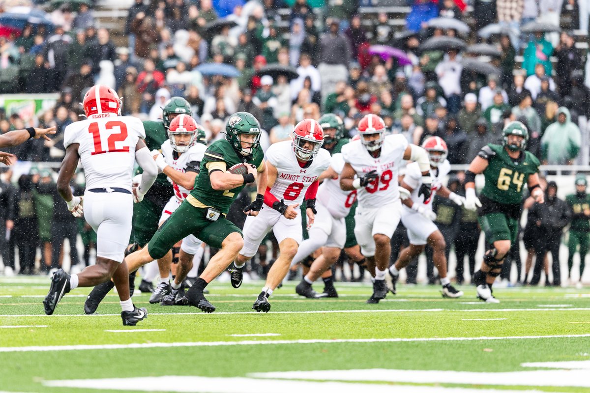 BSUBeaversFB's tweet photo. RECORD. BROKEN. LAKE. CONQUERED. ๐
335 yards. 4 TDs. @ConnorCarver3 takes the BSU record for most rushing yards in a single game.
#GrindTheAxe #BeaverTerritory https://t.co/13281OTuoL