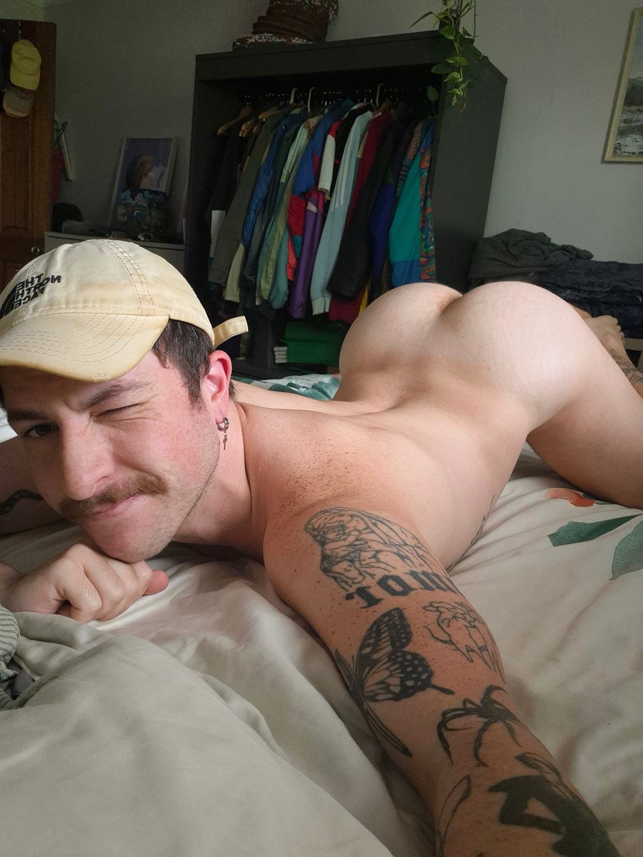 Twinky_Twunk's tweet photo. How's my arch? 🤓🍑 https://t.co/IigFwakquf