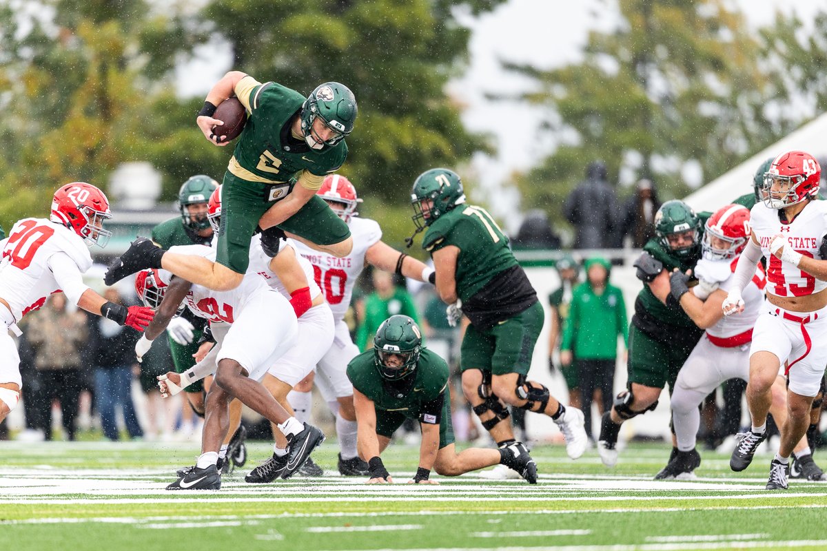 BSUBeaversFB's tweet photo. RECORD. BROKEN. LAKE. CONQUERED. ๐
335 yards. 4 TDs. @ConnorCarver3 takes the BSU record for most rushing yards in a single game.
#GrindTheAxe #BeaverTerritory https://t.co/13281OTuoL
