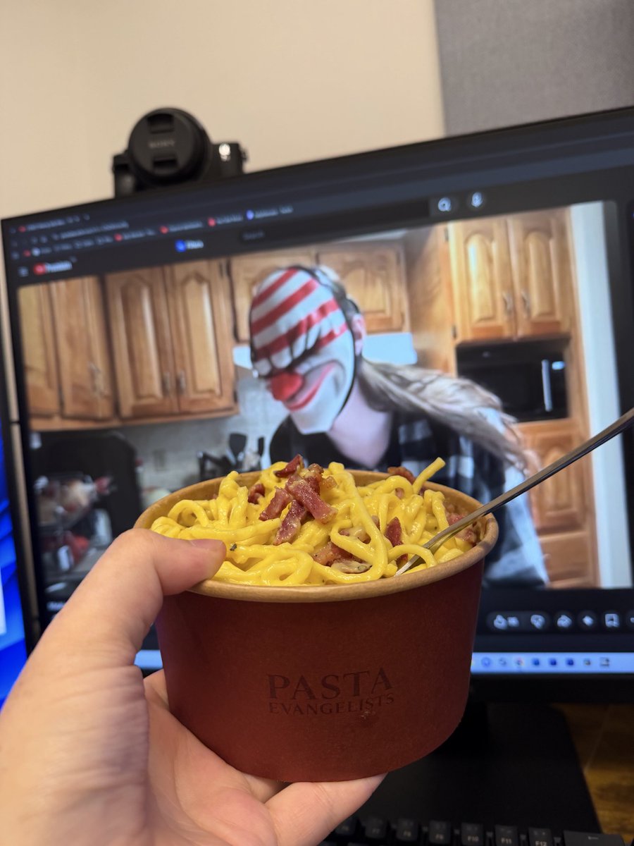 SafyAbecasisYT's tweet photo. Eating food without watching YouTube in 2026 is a crime. https://t.co/52W6UqJS1c