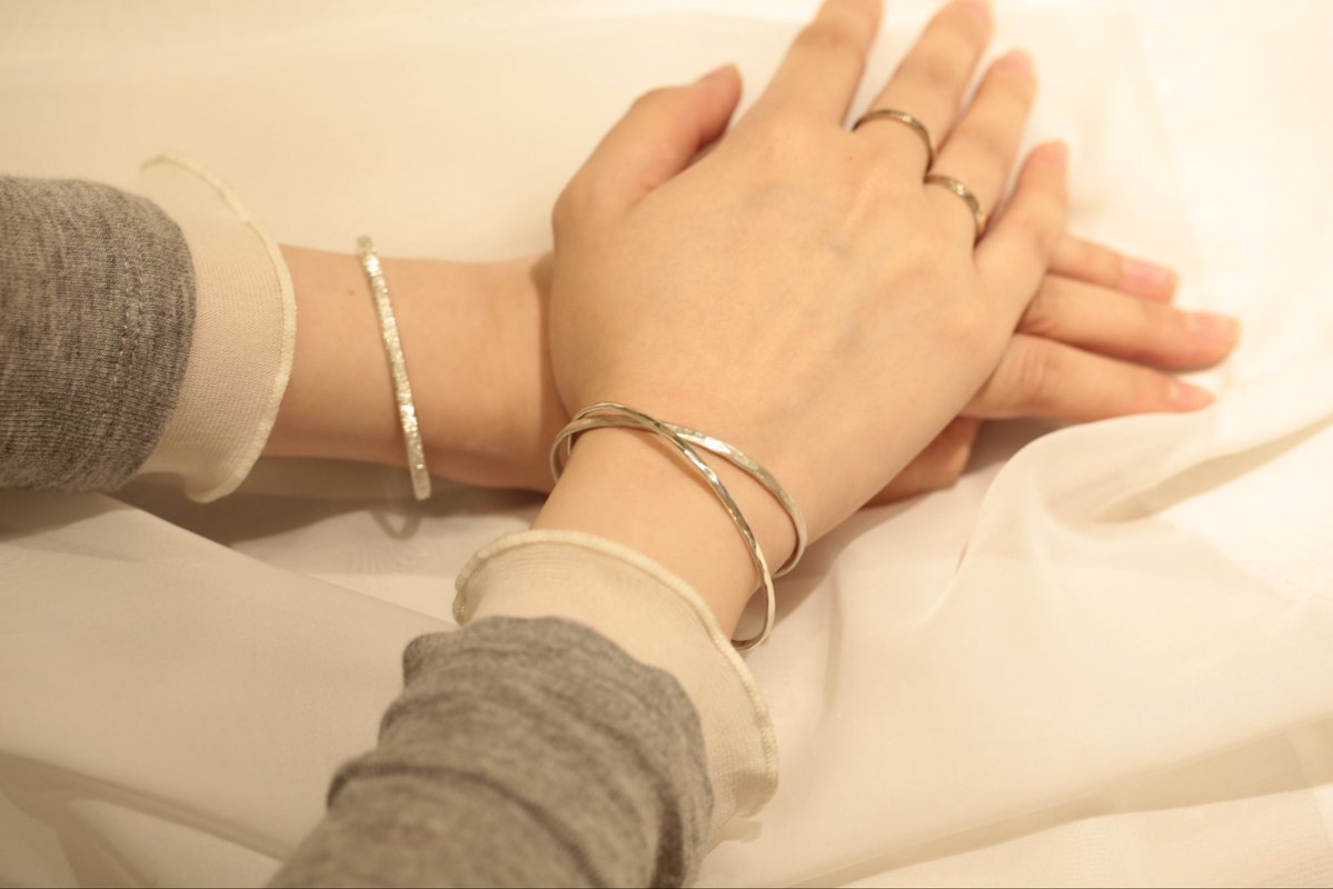 itoaware_nara's tweet photo. silver bangle ✨
お手元のアクセントにいかがでしょうか🪄
体験も受け付けております🔨 https://t.co/pBf2mZaZRI