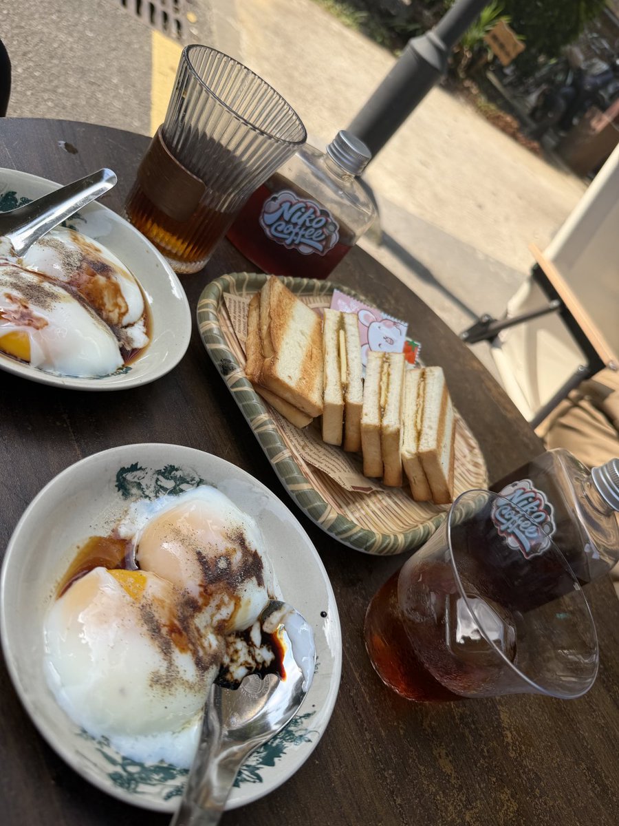 Chen_AlphaAim's tweet photo. I love mornings like this, where the sunlight is just right, breakfast is just right, and even my mood is just right. https://t.co/xSdTefTenq