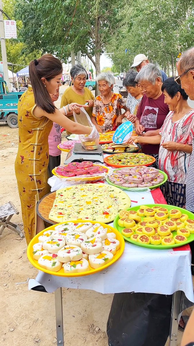 DortheyWen02f's tweet photo. Neighborly win! Our block’s weekend bake sale brought the whole street together, with extra cookies for the elderly folks nearby—warm vibes all around.， https://t.co/PiVvaWvXmp