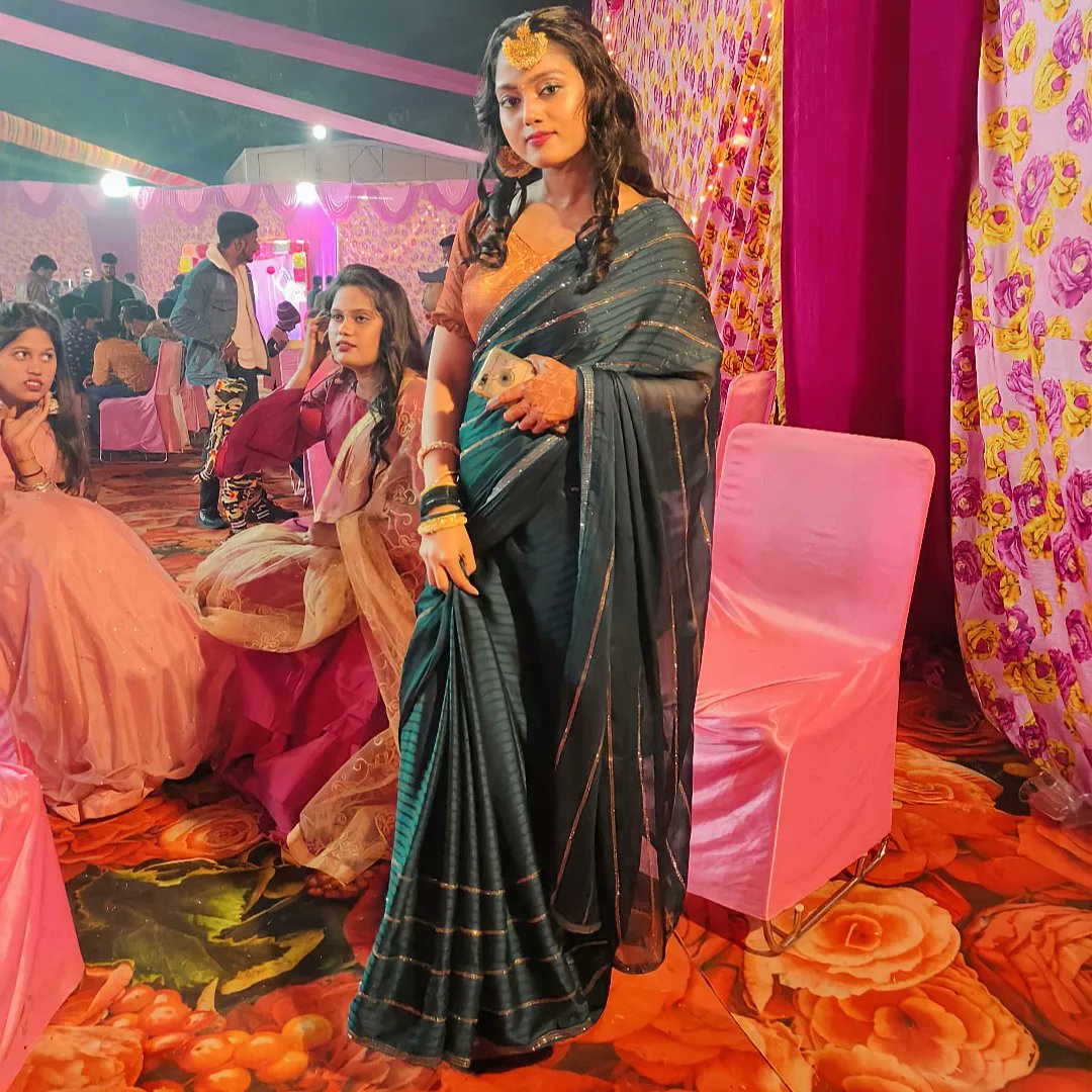 JanettaMarple's tweet photo. Gorgeous woman in a gorgeous saree! https://t.co/udc7n930Ej