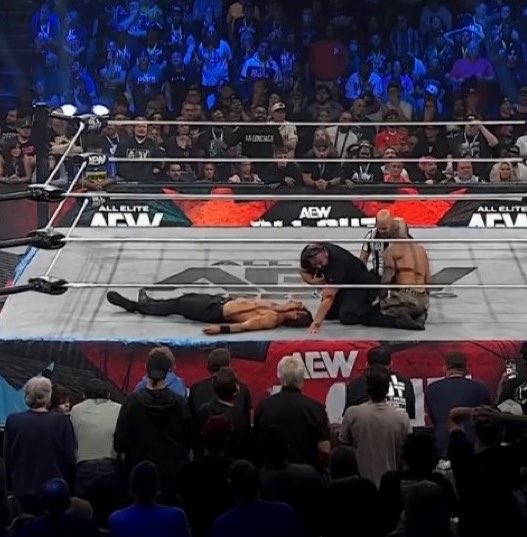 FadeAwayMedia's tweet photo. Steven Borden was accidentally knocked out and the match has been stopped. 

#AEWAllOut https://t.co/MJigVtF1Ol