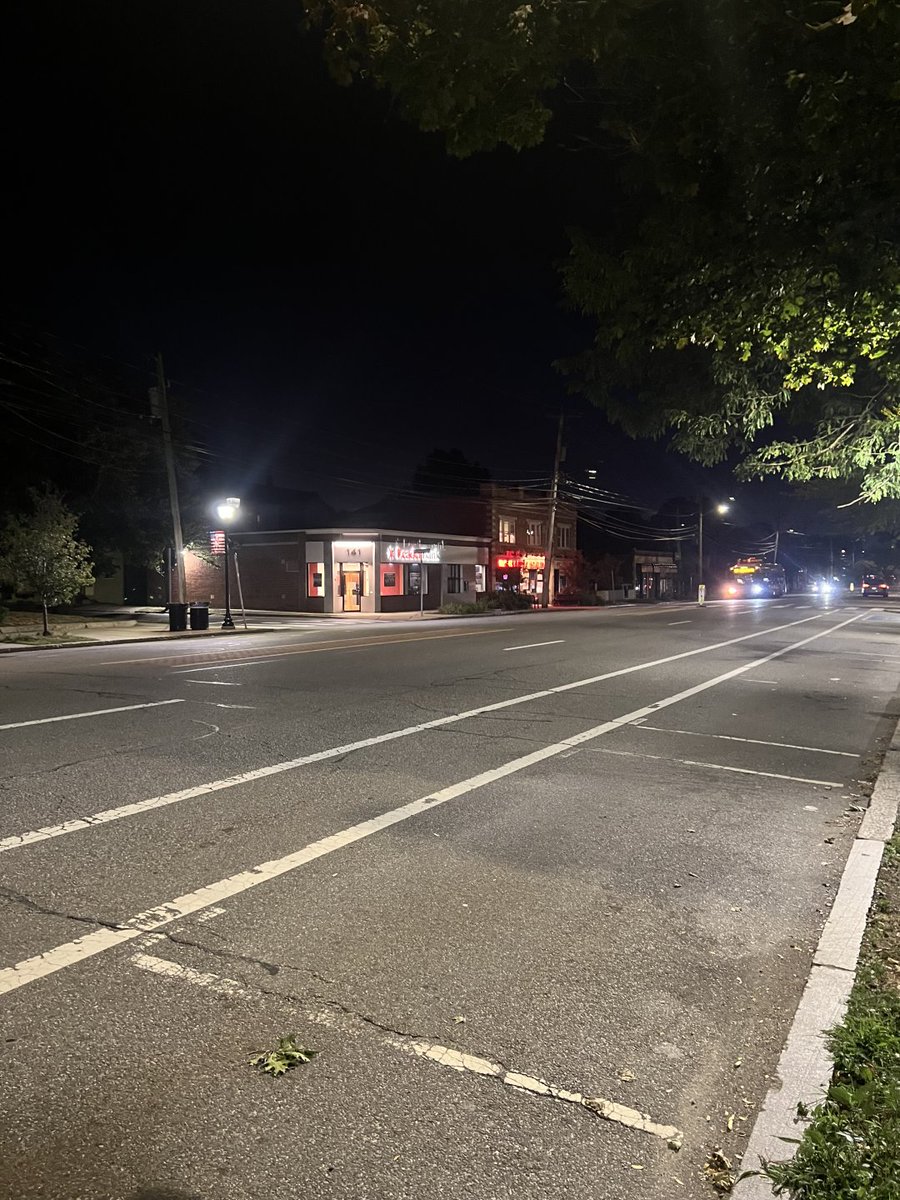 olivia_notes's tweet photo. After a full meal, walking slowly home along the road often, it doesn't actually feel all that unsafe https://t.co/v31V0irfcE