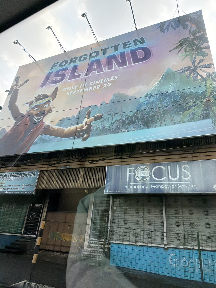 vibingwithbini's tweet photo. good morning at hello sa forgotten island billboard sa edsa 🤩 https://t.co/EMNtUcRcXK