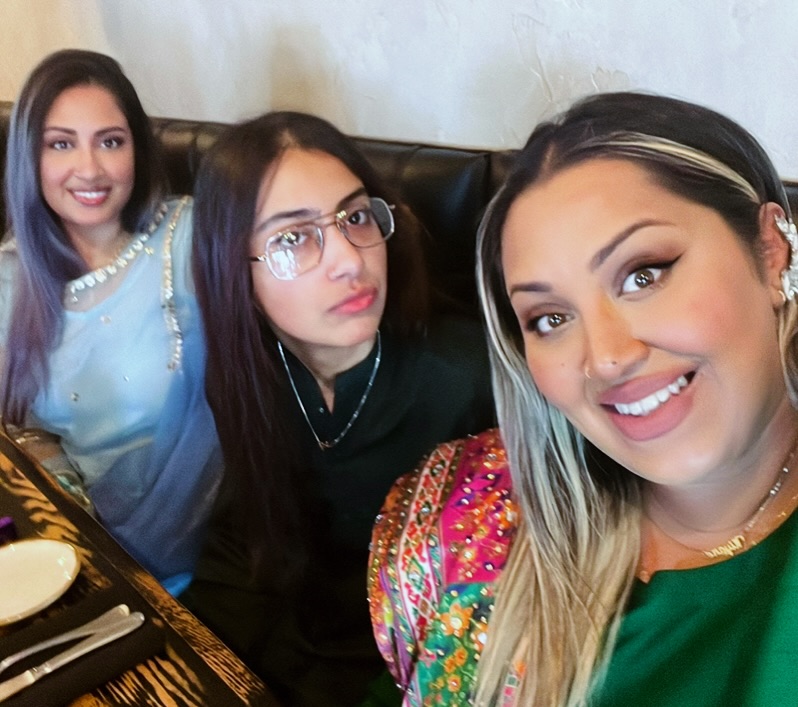 vin_2011's tweet photo. Reposting this photo of my sisters and me because I’m obsessed with @jessesols’ audio. https://t.co/urJUHcIa6L