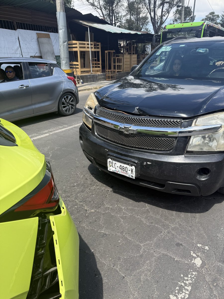 leonard10775's tweet photo. @OVIALCDMX 
@SSC_CDMX 
@UCS_GCDMX 
Desde las 13 horas solicitando una patrulla y no más no llega
Podrán ayudar ?
Un choque con gente que no quiere pagar y no pueden apoyar https://t.co/lZCBnVmLZA