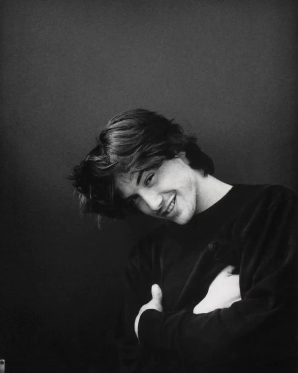 Kcrarchive's tweet photo. Sometimes one person can make your whole world feel brighter 🌹✨
That kind of feeling is rare and beautiful to find ❤️
Have you ever met someone like that? 🥰

A. Yes
B. No https://t.co/mzZOmeuPog