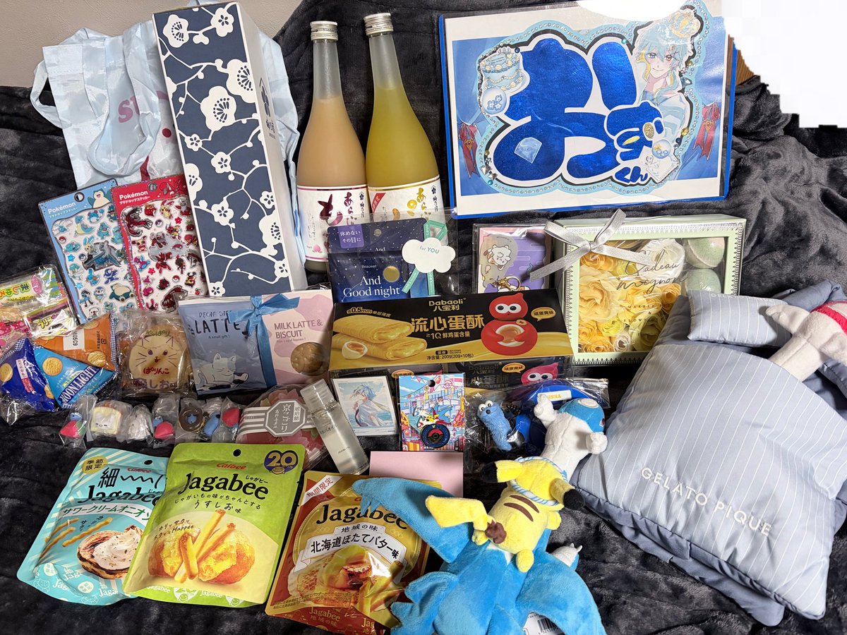 OzwaldEvernox's tweet photo. 写真撮るのとっても下手で…😌
差し入れ本当にありがとう😭
大事にする＆食べます！大感謝！⚜️
龍角散いーぱい！🧞‍♂️ https://t.co/eWmWw5HAB6
