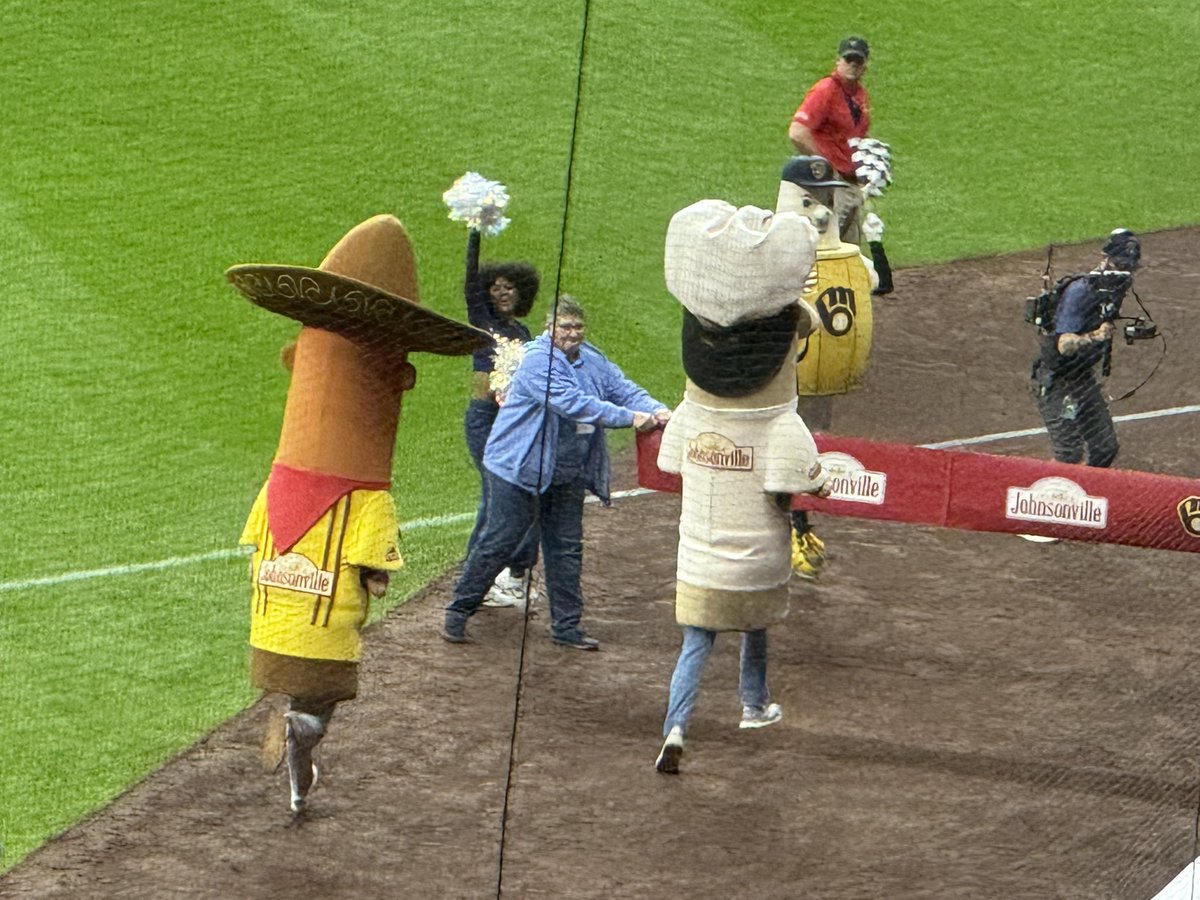 hunterbonair's tweet photo. It was a must-win night for the Italian Sausage…and win he did.

The Italian now has a chance to tie the Polish Sausage tomorrow and share the regular season title.

Standings with 1 race left:

Polish - 21
Italian - 20
Chorizo - 15
Hot Dog - 12
Bratwurst - 11 https://t.co/nhH9GZ4aez