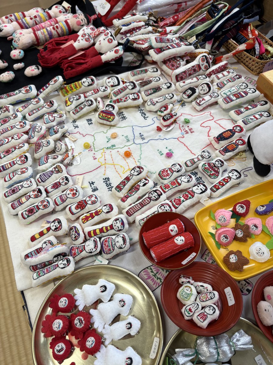 kokeshichiku's tweet photo. #西荻手しごと市　本日開催します
是非お越しください♪
井荻会館　西荻窪駅から徒歩12分
#こけし刺繍と消しゴムハンコ
#こけし　#刺繍 https://t.co/wmSRsauB6U