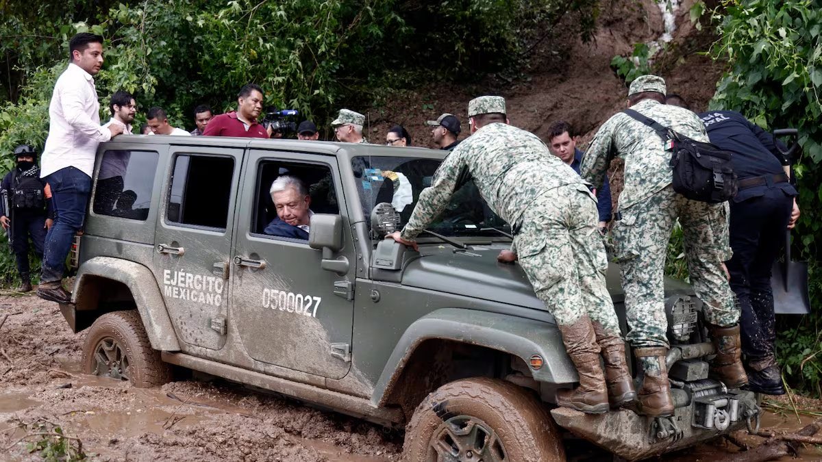 kippalpe's tweet photo. Y este es el pejendejo que iba a sacar a México del  lodazal ????? https://t.co/Tt75AWpucl
