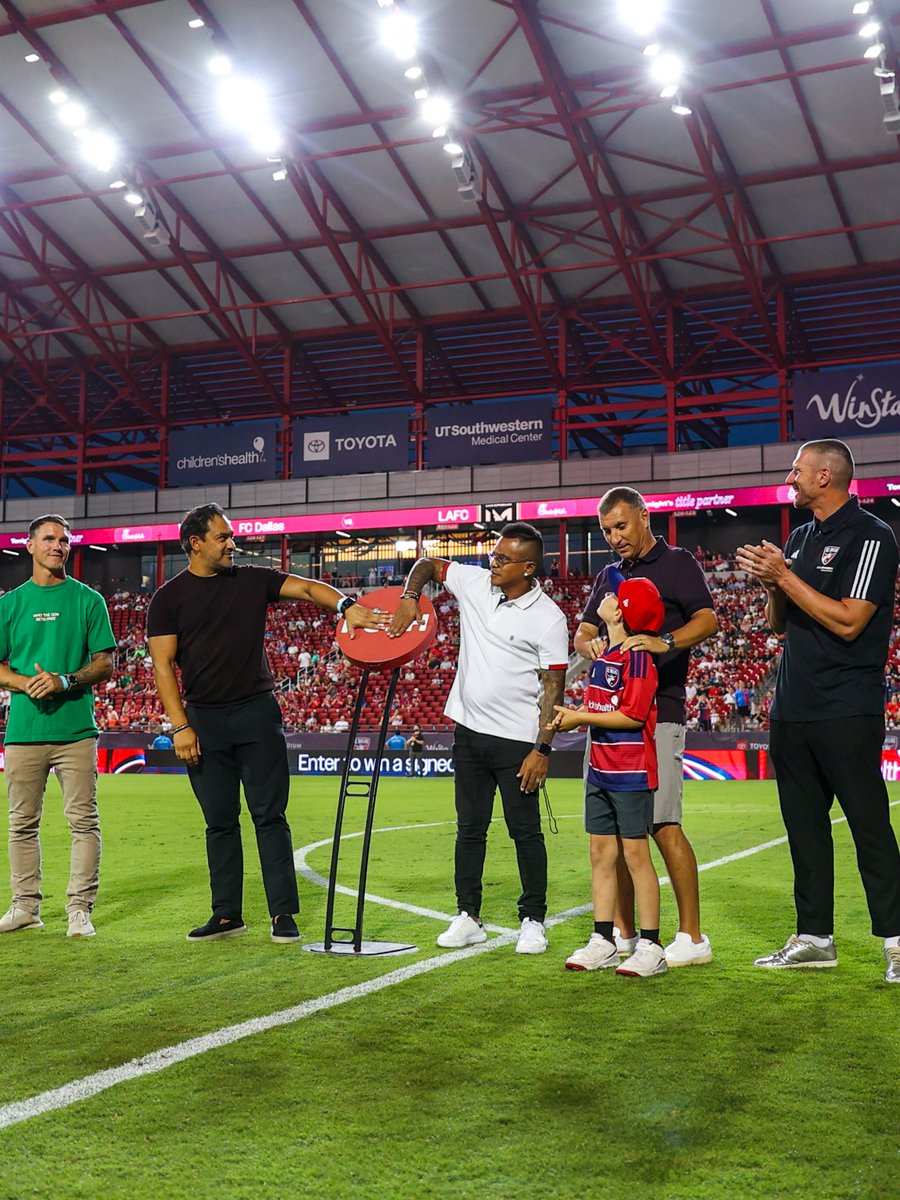 FCDallas's tweet photo. Some of the best to ever rock the Hoops. 

Welcoming home Zach Loyd, David Ferreira, Ronnie O'Brien, Carlos Ruiz, and Dax McCarty (in the booth) https://t.co/1A7o3cVr6v