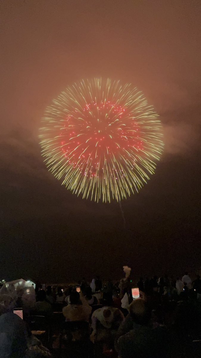 0716toshi's tweet photo. 晴れてればもっと良かったな
エグい寒かった
夏の終わりではなく完全に冬の始まりかと思った

#大洗海上花火 https://t.co/95RYClWHjd