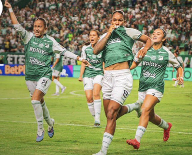 diegonoticia's tweet photo. Deportivo Cali se coronó campeón de la Liga Femenina por cuarta vez tras derrotar 4-2 a Santa Fe (7-4 en el global). 

El cuadro Azucarero y las Leonas representarán a Colombia en la Copa Libertadores de América.

📷 Deportivo Cali https://t.co/PgjfBx92lT