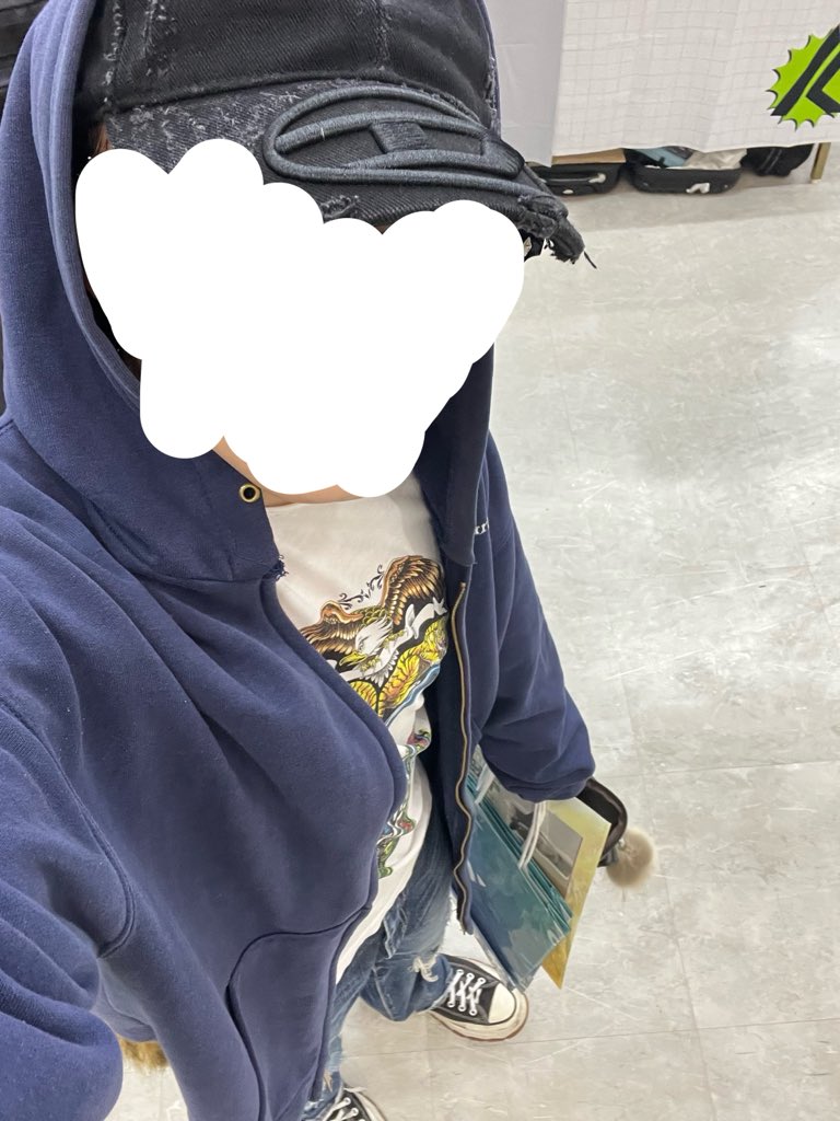 NOAvrc_'s tweet photo. VRCくりえいてぃ部
きてます！
フード被ったやついたら俺！！ https://t.co/zAZWAkgBey
