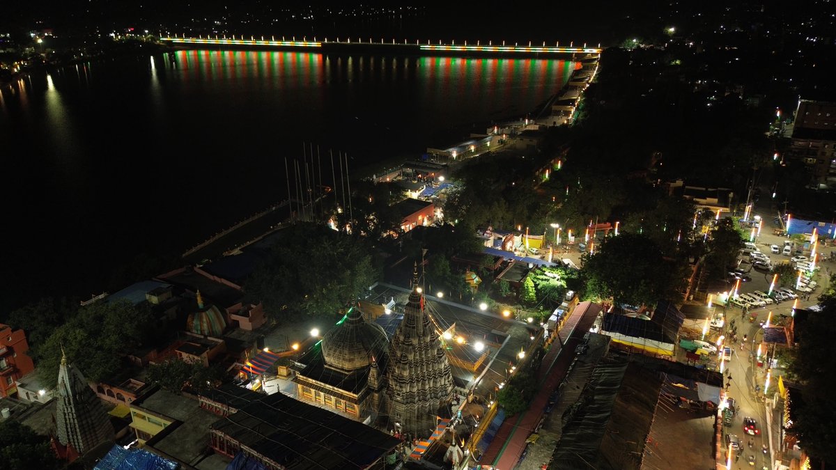 EeeUrban's tweet photo. मेले में विद्युत (Electricity) और प्रकाश (Lighting) का महत्व केवल अंधेरा दूर करने तक सीमित नहीं है, बल्कि यह मेले की सफलता, सुरक्षा और आकर्षण की रीढ़ की हड्डी है। किसी भी मेले में रोशनी और बिजली का योगदान अद्भुत है।इसकी कुछ झलकियां सिर्फ आपके लिए .#PITRIPAKSH MELA 2026#SBPDCLGAYA https://t.co/gutvQRok2I