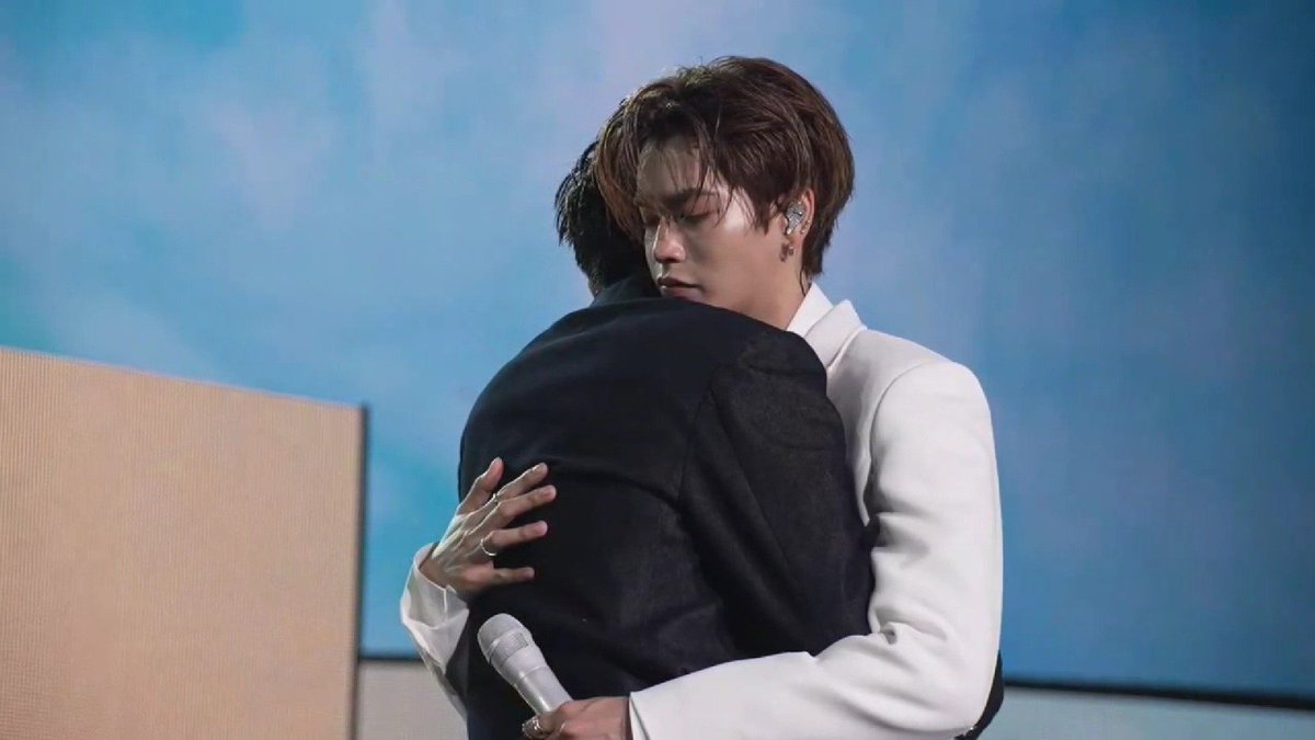 starmiee_JMM's tweet photo. Still one of my favourite picture from Sunnymoon🫶
The way Mark just completely melts into Ju’s arms😭😭😭Juju is his whole safe place and my heart just can’t handle it🤍
#JuniorMark #junniorrs #markjrtn https://t.co/GdblN9Co65