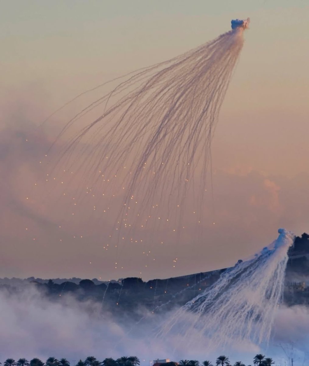 mhdksafa's tweet photo. Israel is starving ONE MILLION PEOPLE in Gaza and spraying ONE MILLION PEOPLE in Lebanon with banned phosphorus while addressing the UN General Assembly about peace and international law. https://t.co/X3aKYtqYZq