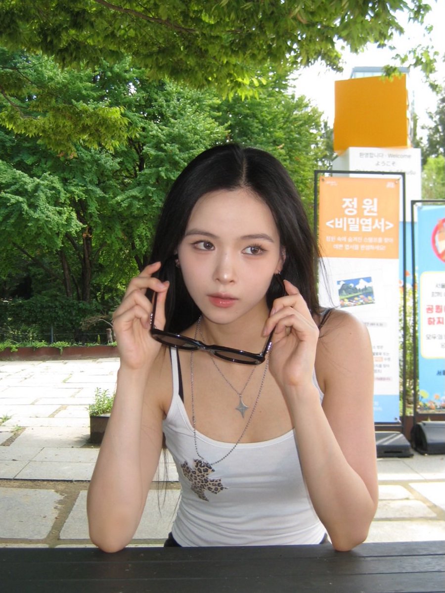 dekionyu's tweet photo. 와잠만 유온이 잼민이때랑 똑같이 큰 거 충격;;
그럼 태어날때부터 순수초미녀 였다고? https://t.co/nNfLyG5B93