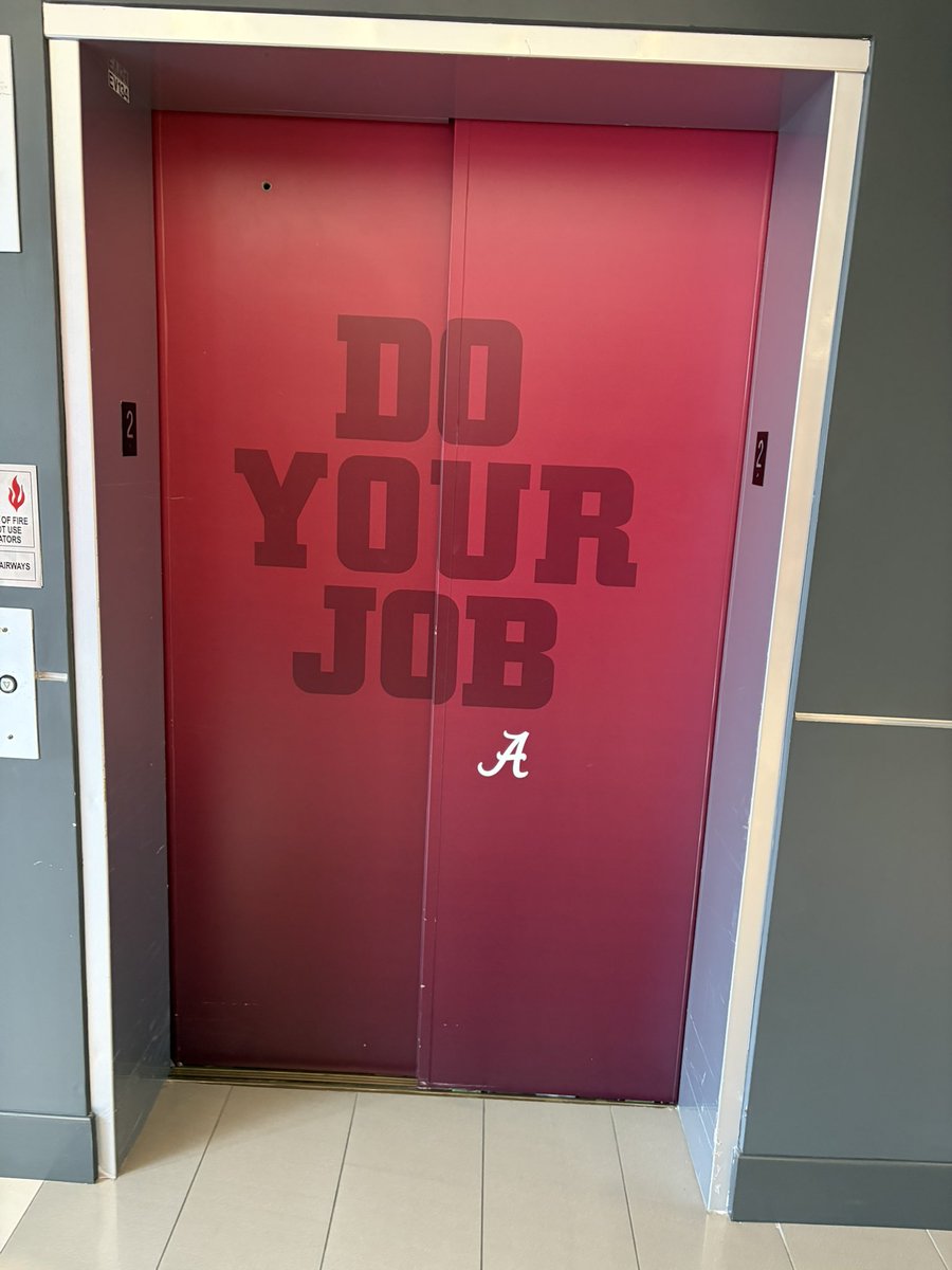 LapisiLegacy's tweet photo. Great UNOFFICAL visit @AlabamaFTBL @Dennis_2a1 @T_BirdFootball #RollTide https://t.co/lzMhu2SuoK