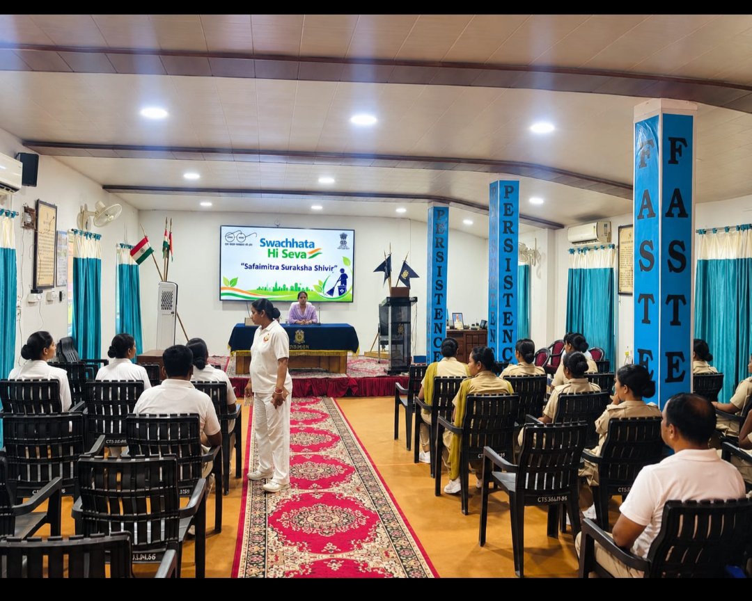 comdt213's tweet photo. SafaiMitra Suraksha Shivir a special lecture organized for (SafaiMitras) under Swachhata Hi Seva.
#SHS
# Swachhata Hi Seva 
@MoHUA_India https://t.co/P3TrYya6QA