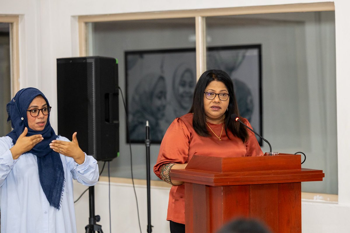 SFdevelopmentMV's tweet photo. Minister of Health, Family and Welfare, Geela Ali, attended the opening of the Maldivian Sign Language Vocabulary Development Workshop, held in collaboration with Transparency Maldives under Phase 2 of the STRONGG Project.
#SignLanguageWeek #MaldivianSignLanguage #InclusionForAll https://t.co/No9wtS6JrN