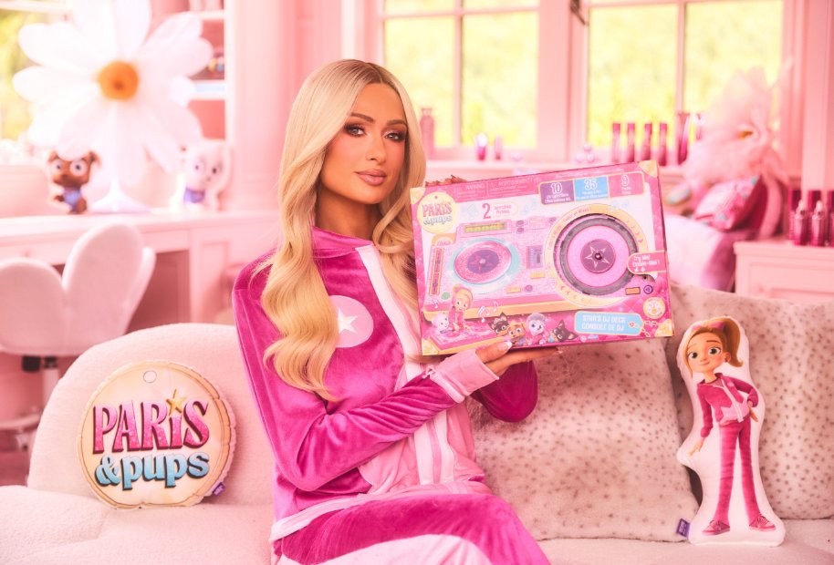 ParisHilton's tweet photo. Gliterally glamazing news 💫 

The @parisandpups Paris Star DJ Deck has officially been named a Top Holiday Toy by the Toy Insider 🐶🎶🎁

Check out the toy of the season and more of my toys from #ParisAndPups at @Walmart: https://t.co/9sDBMryDnL https://t.co/qNddefwivy