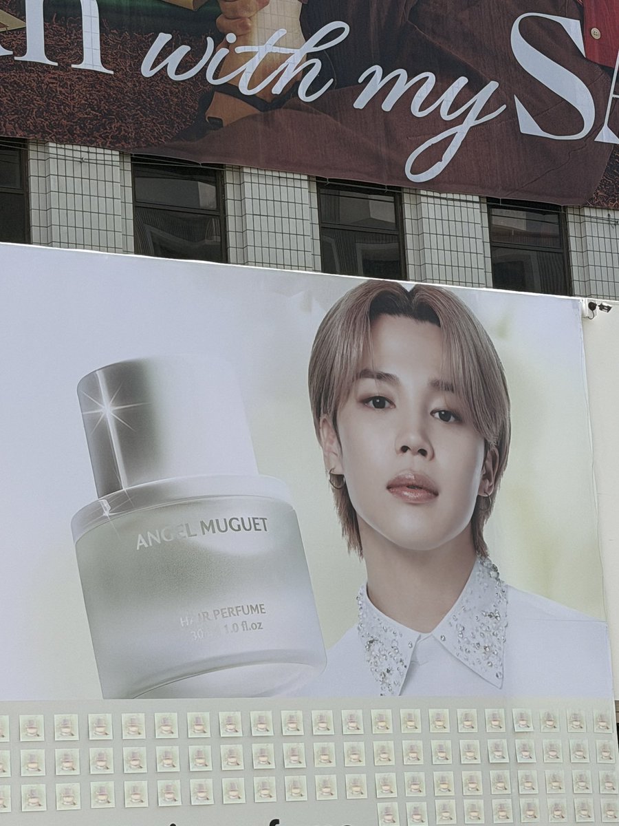JIMIN_RECORD13's tweet photo. 성수동 올리브영의 앞 건물인 한서빌딩 외벽에 LADOR 글로벌 앰버서더 지민의 새로운 광고가 걸렸습니다.

*사진 출처 @ l4ukoomi

FACE OF LADOR JIMIN
LADOR GLOBAL AMBASSADOR JIMIN
JIMIN JIMIN 
#JIMINxLADOR
#지민헤어오일
#JIMIN #지민 https://t.co/04P7L75rh7