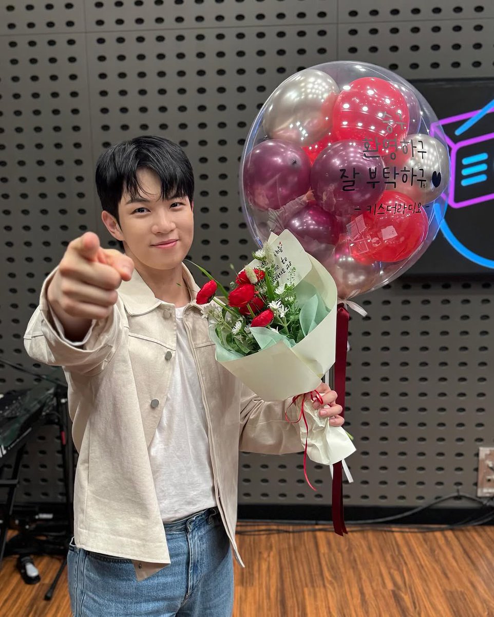 hwengchi_star's tweet photo. 🐰🌹✨

#DAILYHWESEUNG #엔플라잉 #유회승 #Nflying #YooHweSeung https://t.co/X0mC6zocSb