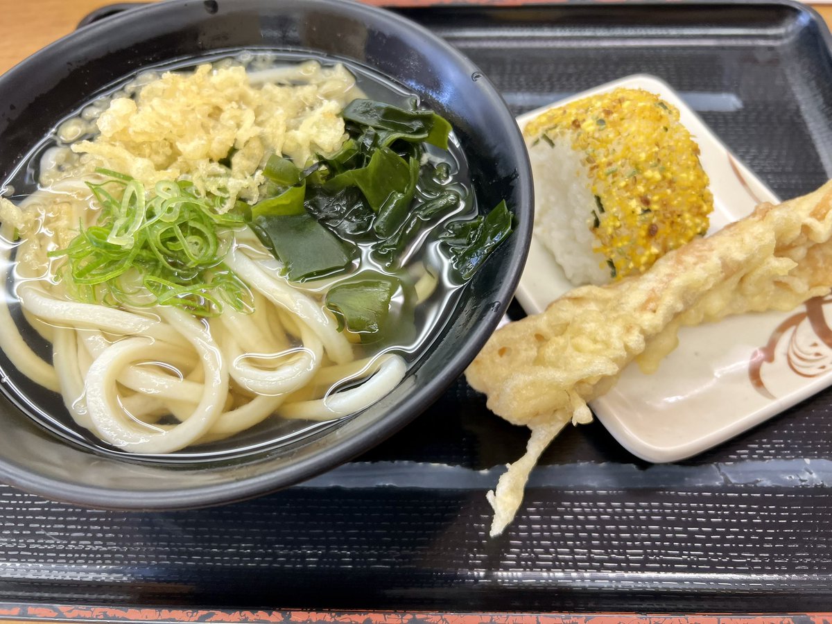 dogs_jiro's tweet photo. 雨降りで肌寒い休日、うどんであったまる https://t.co/Jg8sLubHPn