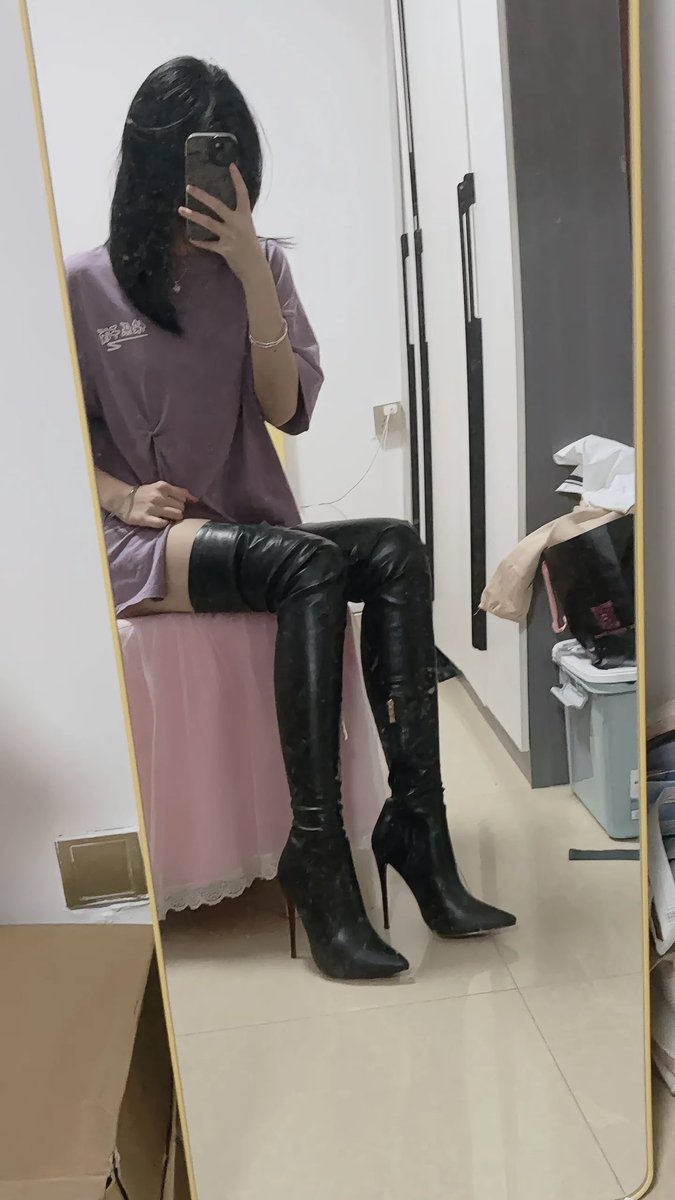YYwanfu's tweet photo. 70cm的大腿靴！ #靴子 #长靴穿搭 #高跟靴 #原相机 #御姐 https://t.co/7oXglimVRq