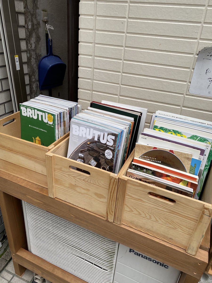 kosho_26's tweet photo. 今日から店頭にて単行本、雑誌の均一商品出してます〜

1冊200円、3冊買っていただけばサービスで500円！

本日たくさんのお客様ご来店いただき、持込の買取もご依頼いただ���ています。
買取依頼どんどんお待ちしています！

#古本屋 #本買取 #出張買取 #世田谷区 #奥沢 https://t.co/LCkPGvkPyJ
