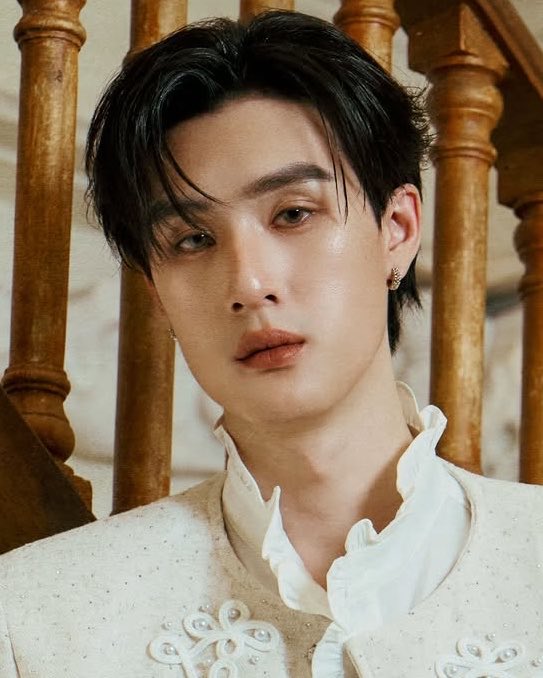 teevithe's tweet photo. cantik ganteng at the same time, wtf bruh???!!! matanya cantik, rahang hidung khas tee VISUALNYA GILA. https://t.co/x1Un0F16y9