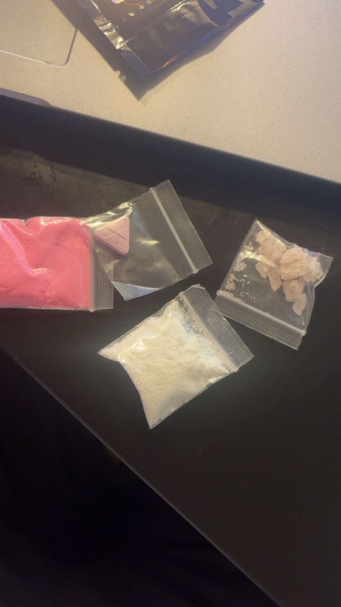 JmillzMMG's tweet photo. Tusi or Coke? Never tried tusi #drugtwt https://t.co/IpgmJGuQhz