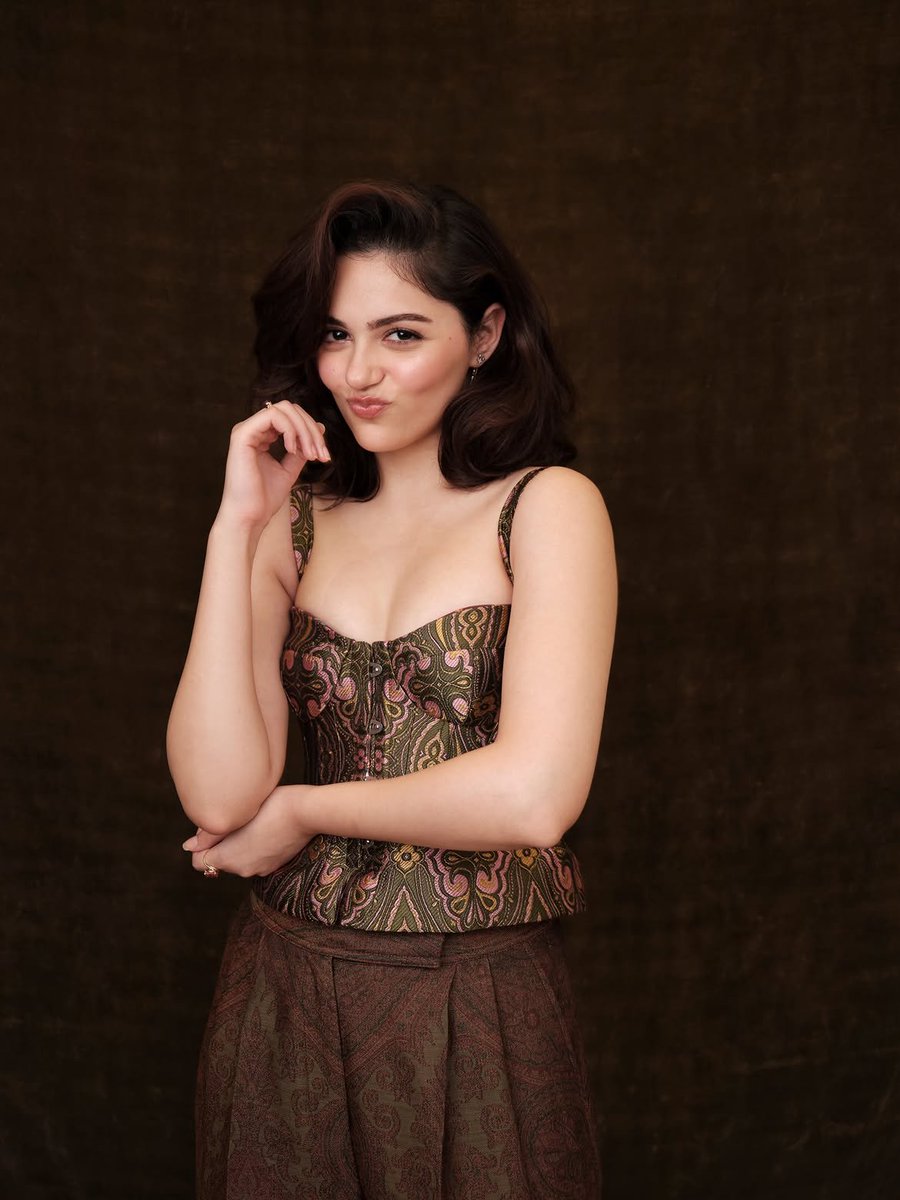 filmfare's tweet photo. #AneetPadda looks every bit stunning in a rustic corset top and pants, bringing her own flair to the look. ✨🤎

#FilmfareFashion #Celebs https://t.co/FlinmU0hfe