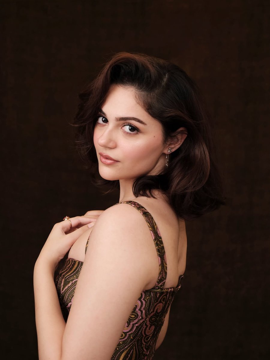 filmfare's tweet photo. #AneetPadda looks every bit stunning in a rustic corset top and pants, bringing her own flair to the look. ✨🤎

#FilmfareFashion #Celebs https://t.co/FlinmU0hfe