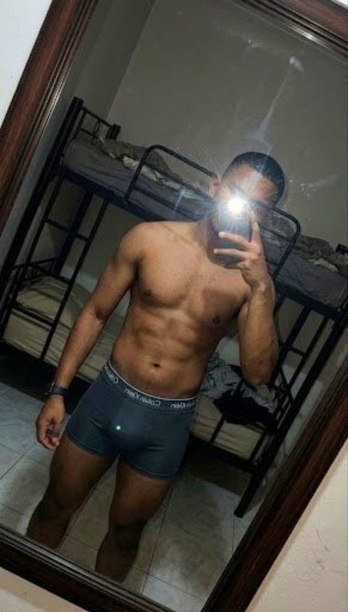Lucas_Sadewa1's tweet photo. Hari Minggu stay dikamar
#workout
#minggu
#holiday
#gym https://t.co/OWOs5tpJR0