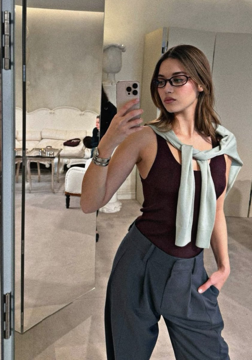 yslgirlx's tweet photo. Afra saraçoğlu https://t.co/bmIn6D4Tlk