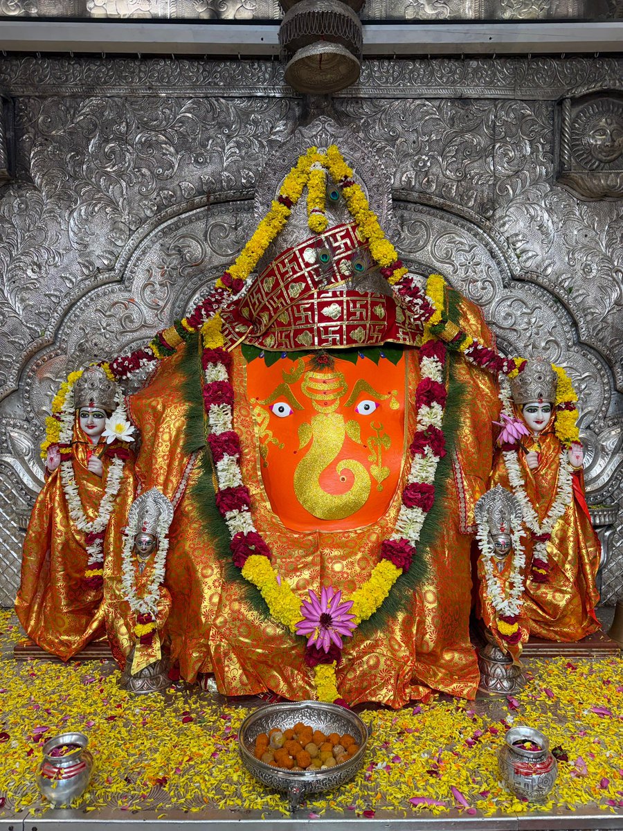 AshokMukhya's tweet photo. 🌺 जय श्रीगणेश🌺
✨पूज्य श्री गणेश जी महाराज खजराना के दिव्य दर्शन 💫 
🌻दस दिवसीय श्री गणेश जन्म महोत्सव, 
🗓️ 27 सितम्बर 2026
🪐 सफलता धैर्य मांगती है।🙏

👤मुख्य पुजारी अशोक भट्ट-मो. 9302105856 https://t.co/ZgEnMAcOHK