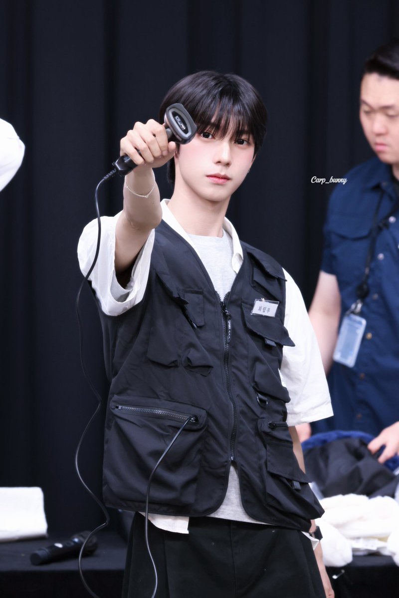 Carp_bunny0102's tweet photo. 260603 팬사인회

도움 필요하시면 말씀해 주세용~

#최립우  #崔立于 #CHUEILIYU  #FLAREU #플레어유 https://t.co/I21ONkxHRA