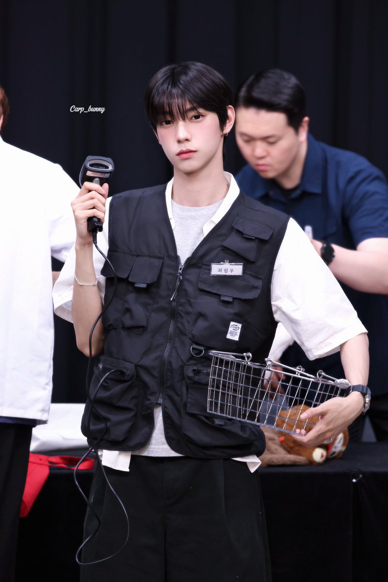 Carp_bunny0102's tweet photo. 260603 팬사인회

도움 필요하시면 말씀해 주세용~

#최립우  #崔立于 #CHUEILIYU  #FLAREU #플레어유 https://t.co/I21ONkxHRA