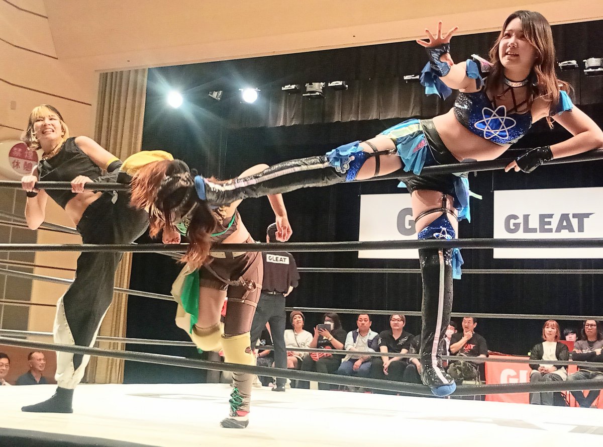 HIRO_TSUM_AI's tweet photo. 今日は名古屋今池で昼夜プロレス三昧の日💪
昼はグレイト。
毎回、グレイトは初見の選手が出てきますが、今回はJTOからの参戦🔥
左からジャンボ井上選手、ラブリカ・ヒナーノ選手、ビック春華選手。
私も含めて会場の皆さん初めて見るっぽい雰囲気でした。
OK👍
覚えました😊
 #GLEAT https://t.co/mYlAqZSOK1